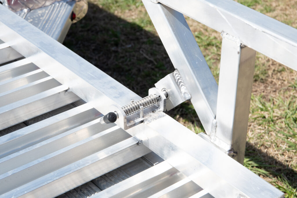 spring loaded lay flat gate latch